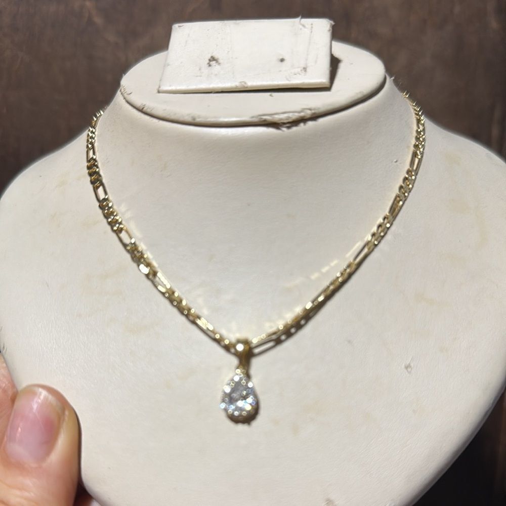 Elegant 14K Gold Teardrop Pendant For Necklace